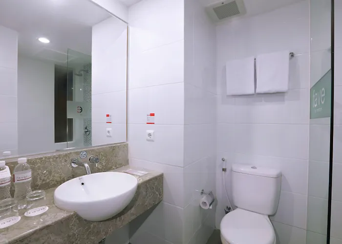ホテル Favehotel Kartika Plaza 3*