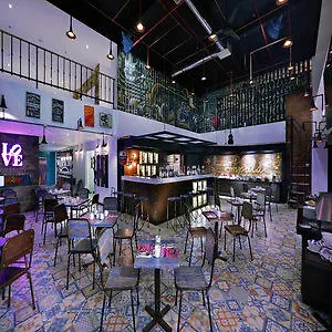 ホテル Favehotel Kartika Plaza 3*