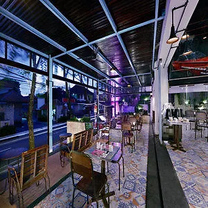 Favehotel Kartika Plaza ホテル 3*