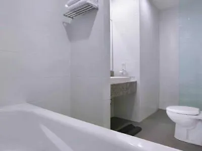 ホテル Favehotel Kartika Plaza