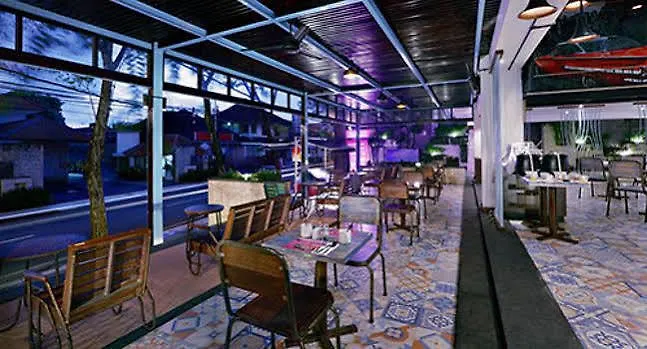 Favehotel Kartika Plaza ホテル 3*
